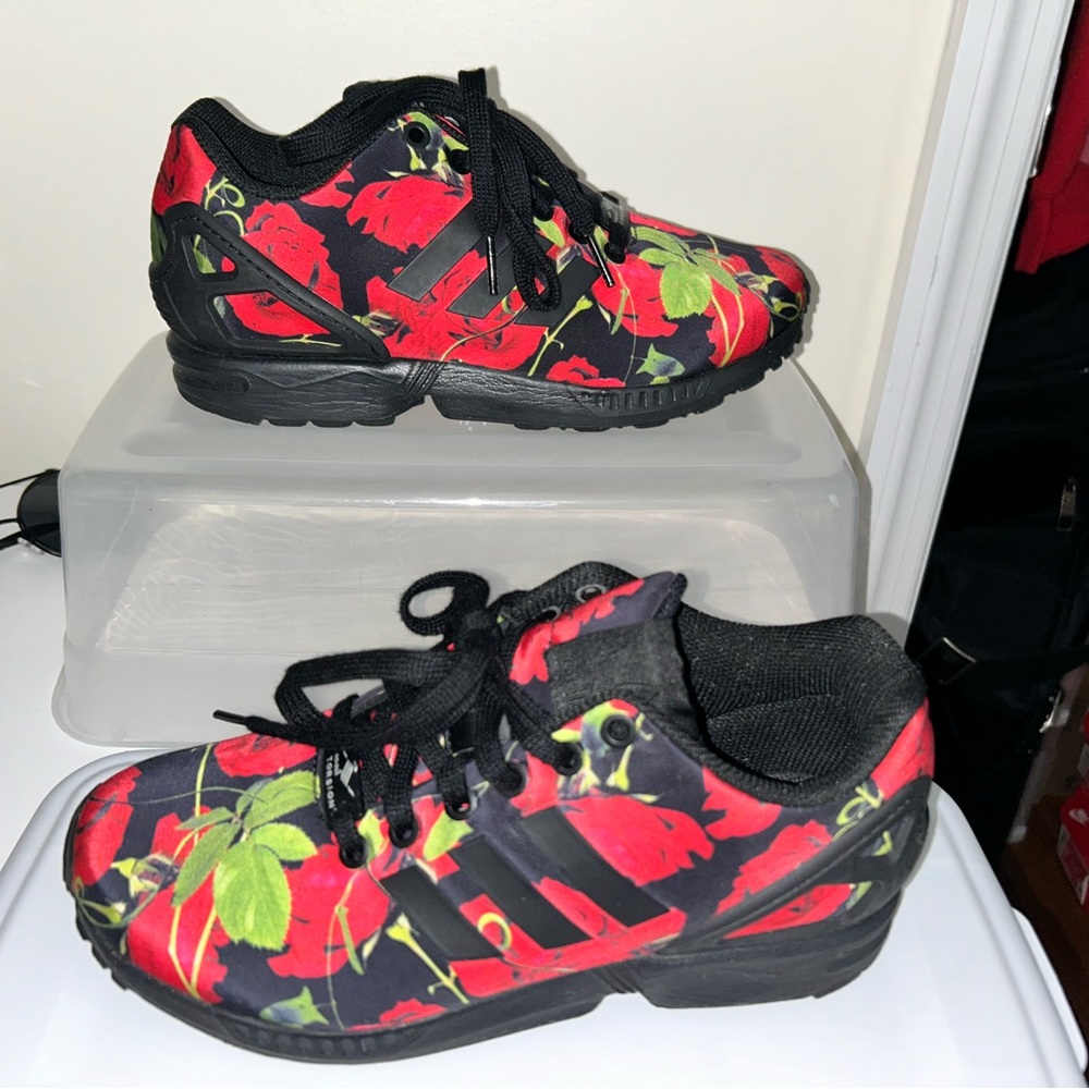 Rare Rose adidas in amazing condition!